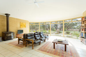 internal-rammed-earth-panoramic-windows