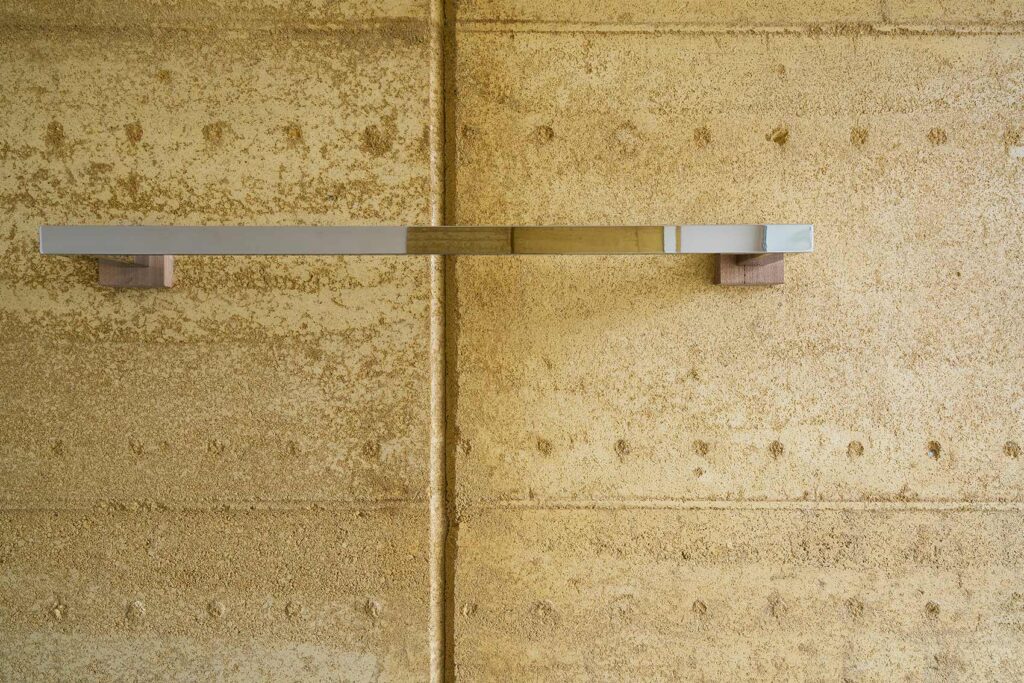 rammed-earth-texture-bathroom